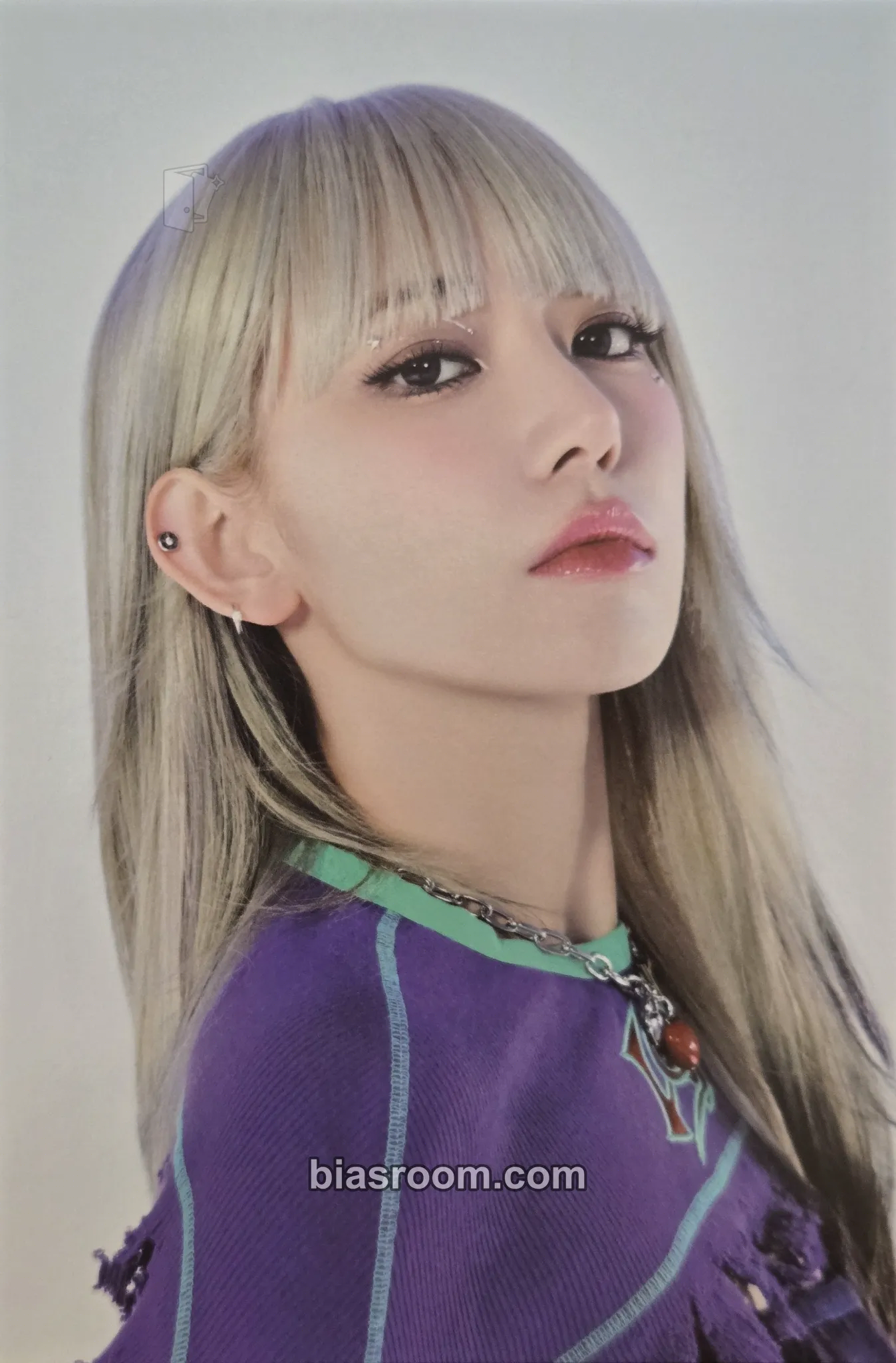 Sakura 'Fearnada' 2024 S/S - Seoul Photocard - LE SSERAFIM - LE SSERAFIM K-pop photocard