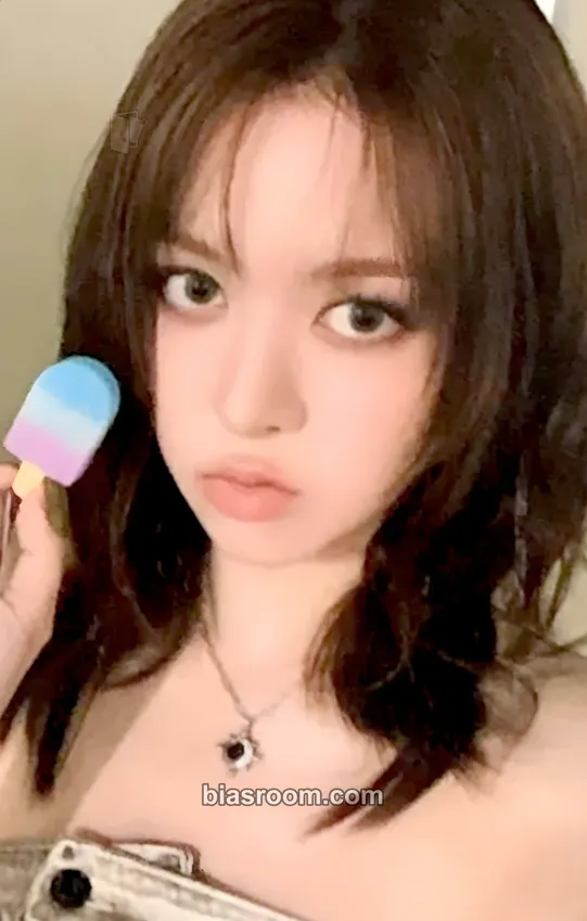 Lily Fe3O4: FORWARD Photocard - NMIXX - NMIXX K-pop photocard