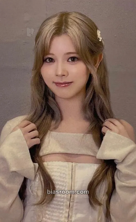 Riku AWAKE Photocard - NiziU - NiziU K-pop photocard