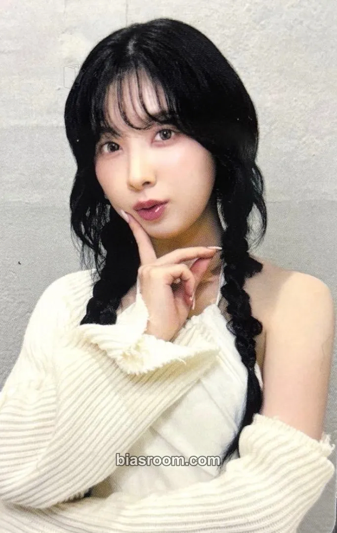 Miihi AWAKE Photocard - NiziU - NiziU K-pop photocard