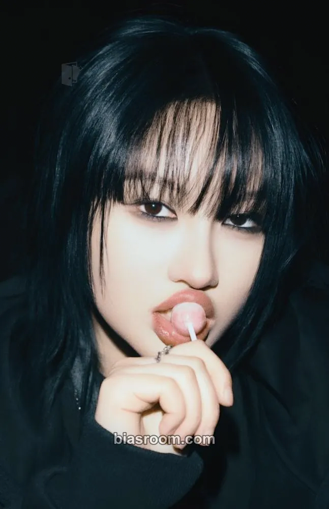 Siyeon We break, you awake. Photocard - ChRocktikal - ChRocktikal K-pop photocard
