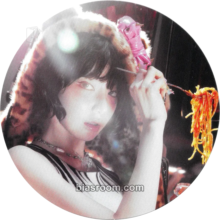 Sakura SPAGHETTI Photocard - LE SSERAFIM - LE SSERAFIM K-pop photocard
