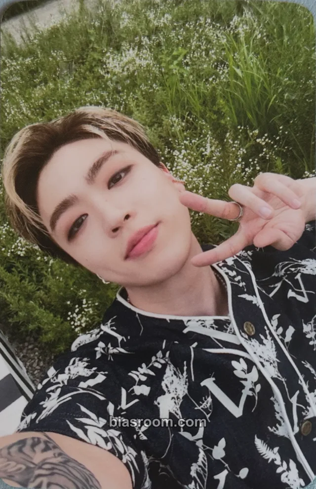 JUNNY - JUNNY - blanc Album album photocard FPO standard version