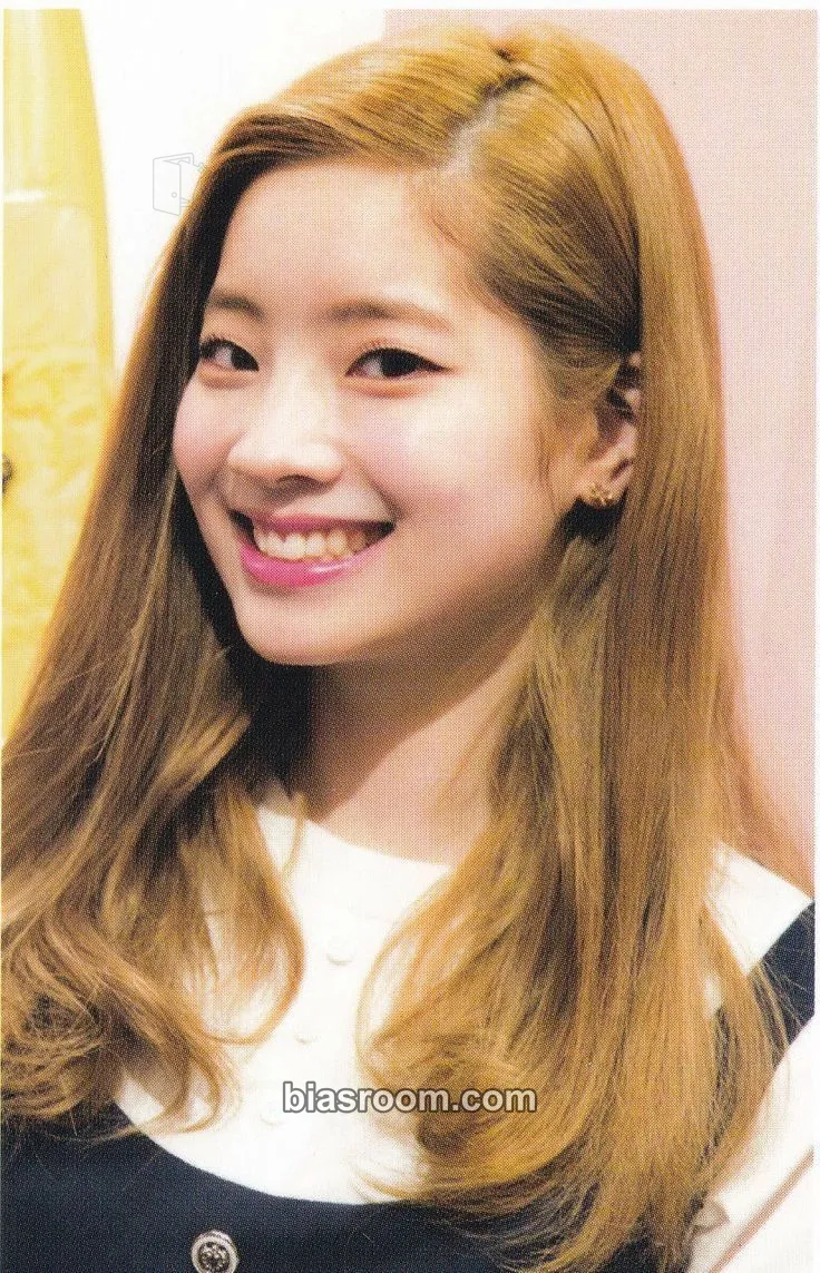 Dahyun SIGNAL Photocard - TWICE - TWICE K-pop photocard