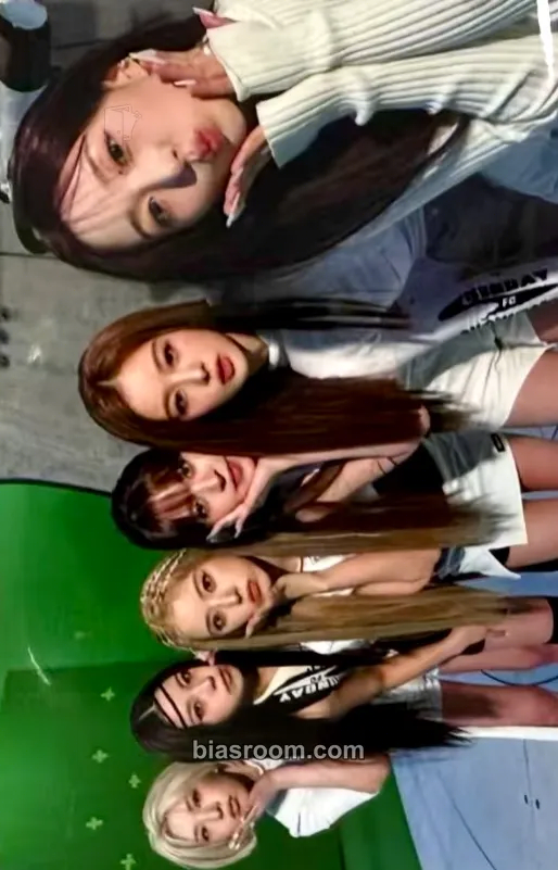 Fe3O4: FORWARD Photocard - NMIXX - NMIXX K-pop photocard