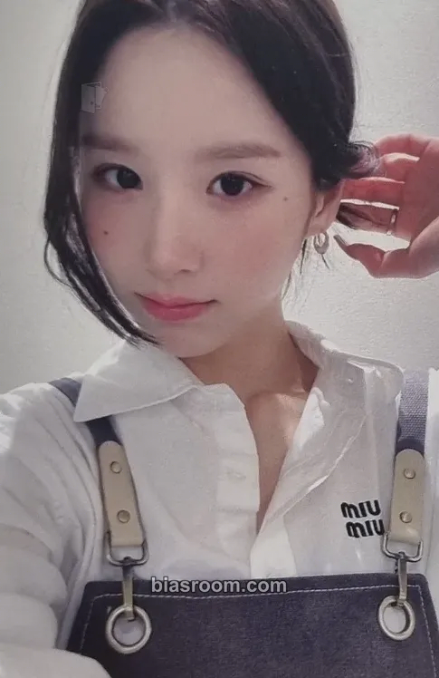 HeeJin K Photocard - ARTMS - ARTMS K-pop photocard