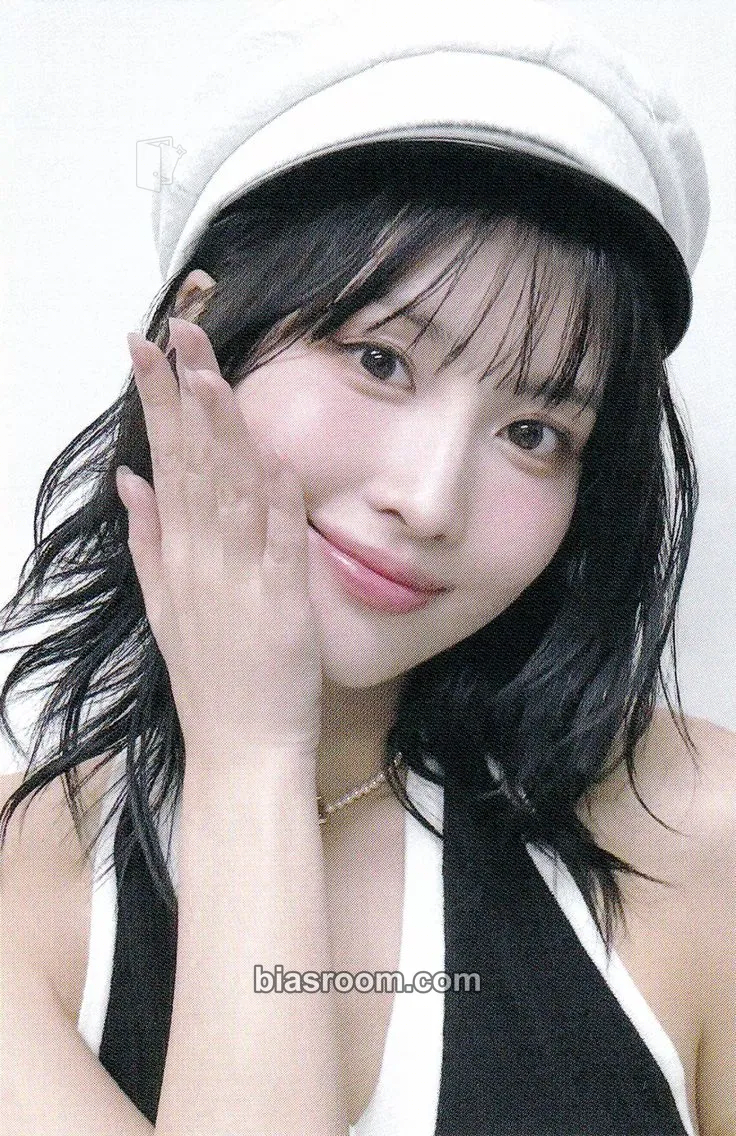 Momo DIVE Photocard - TWICE - TWICE K-pop photocard
