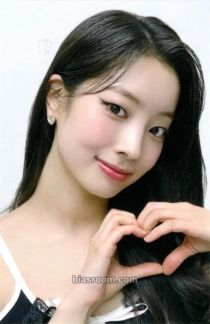 Dahyun DIVE Photocard - TWICE - TWICE K-pop photocard