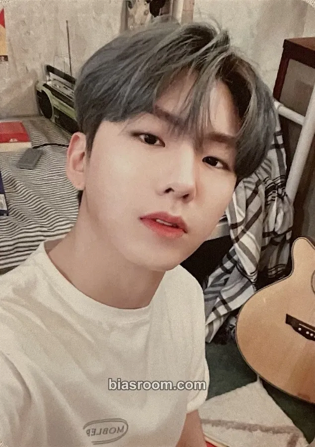 Kihyun 2020 Photobooks (Comma & Xiesta) Photocard - MONSTA X - MONSTA X K-pop photocard