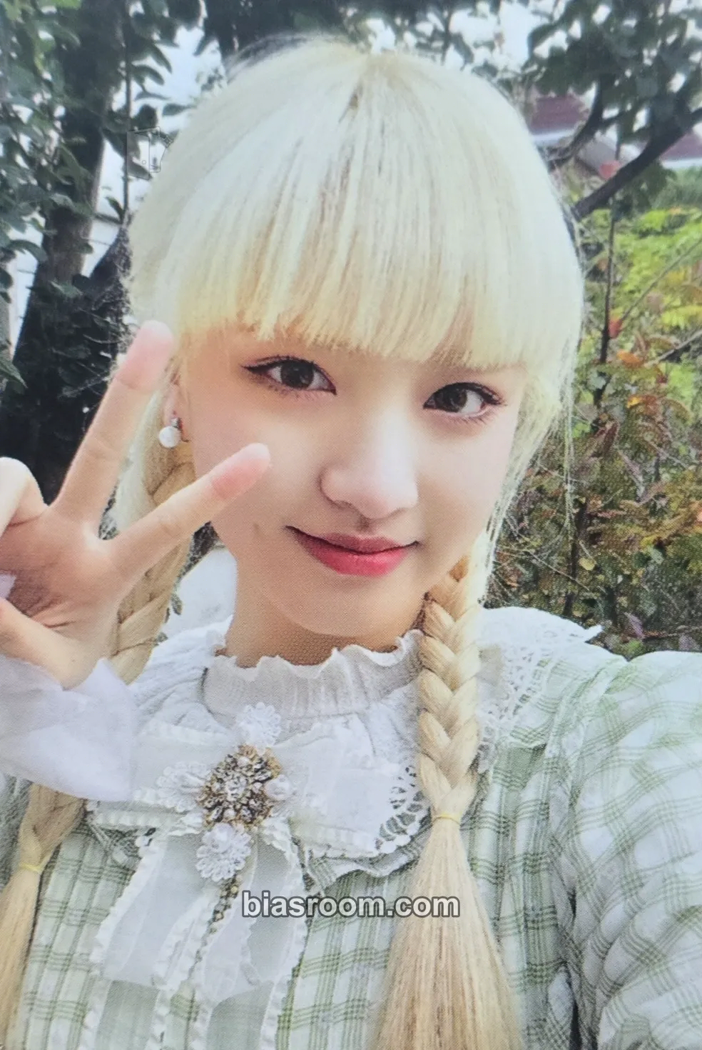 Liz 2022 Season's Greetings: A Ray of Sunshine Photocard - IVE - IVE K-pop photocard