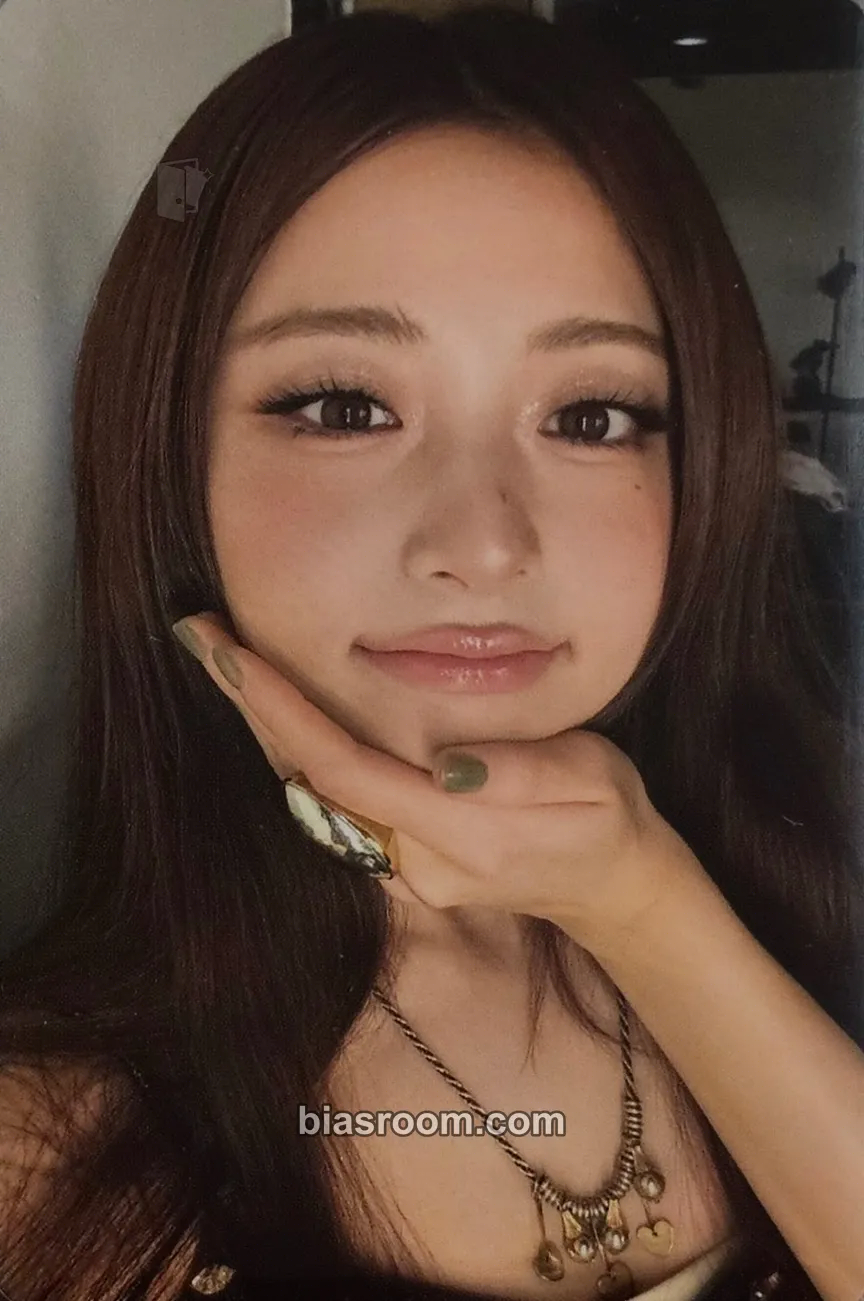 Huh Yunjin Easy Crazy Hot Tour Encore (2025/26) Photocard - LE SSERAFIM - LE SSERAFIM K-pop photocard