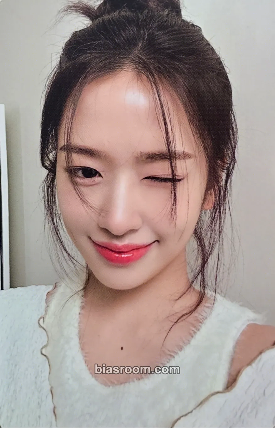 Yujin 2nd DIVE Official Fanclub: MAGAZINE IVE Photocard - IVE - IVE K-pop photocard