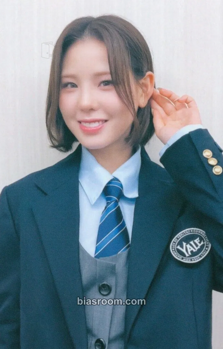 Mako AWAKE Photocard - NiziU - NiziU K-pop photocard