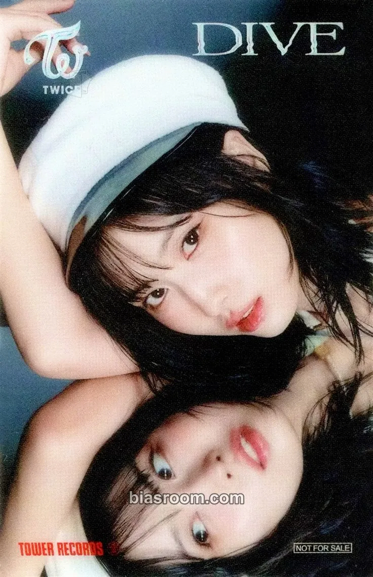 Momo DIVE Photocard - TWICE - TWICE K-pop photocard