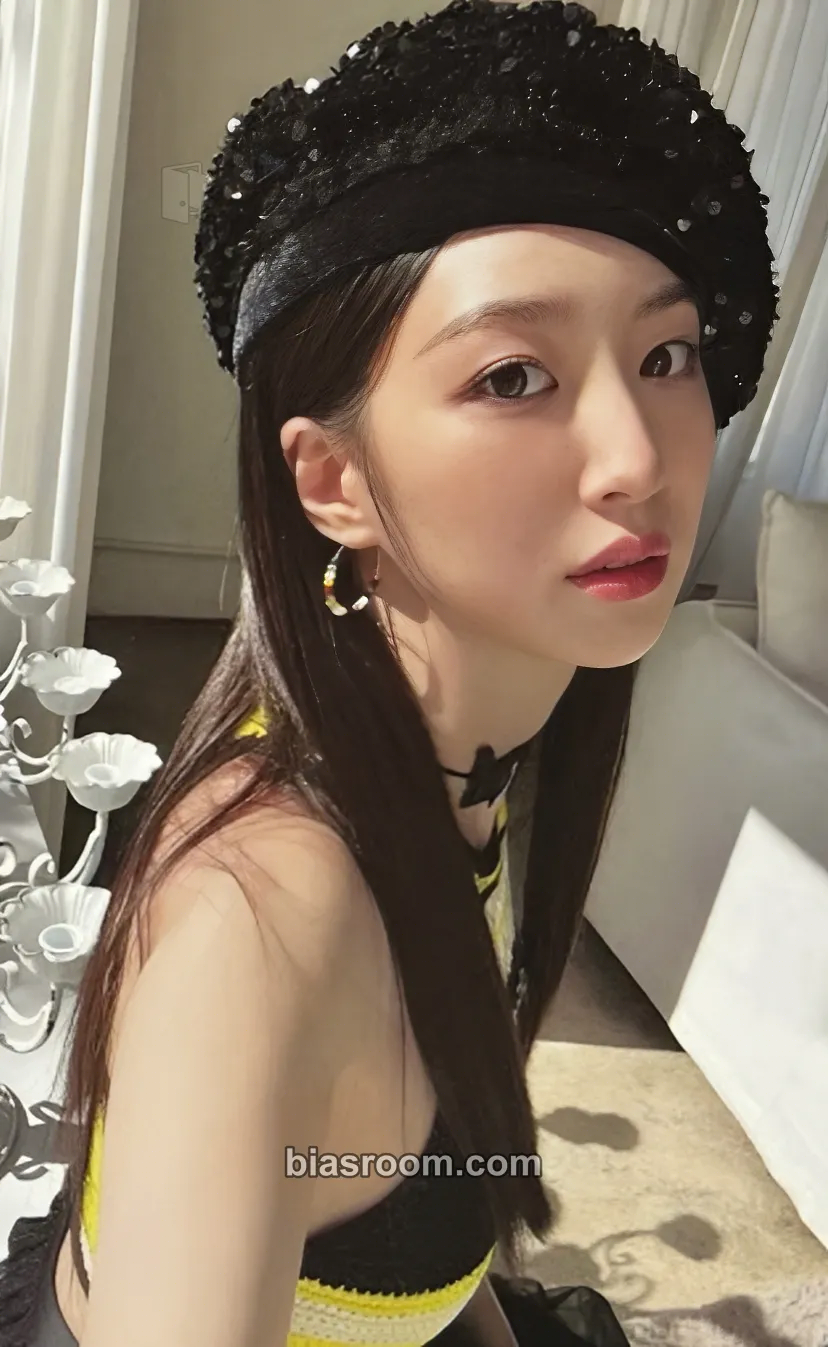 Yukyung Show Down Photocard - Alice - Alice K-pop photocard