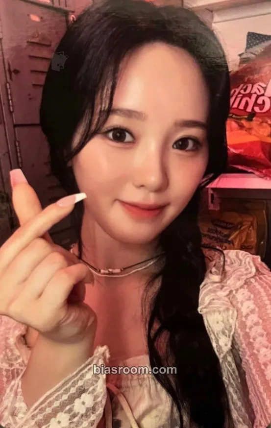 Rio LOVE LINE Photocard - NiziU - NiziU K-pop photocard