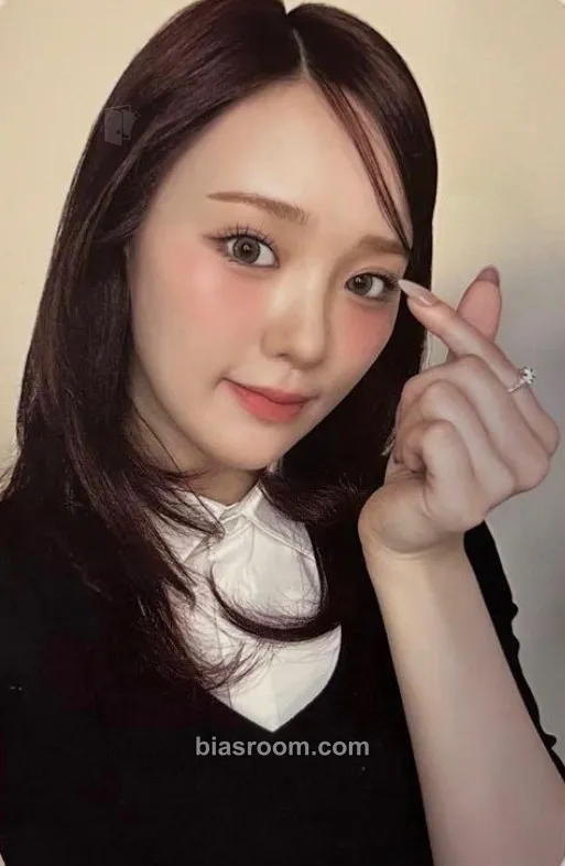 Rio LOVE LINE Photocard - NiziU - NiziU K-pop photocard