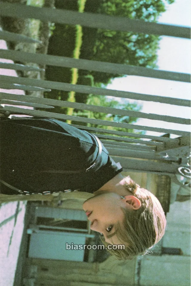 ONEUS - Hwanwoong - RAISE US Album album inclusion postcard