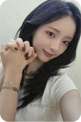 E.JI Wild Cherry Photocard - ICHILLIN’ - ICHILLIN’ K-pop photocard