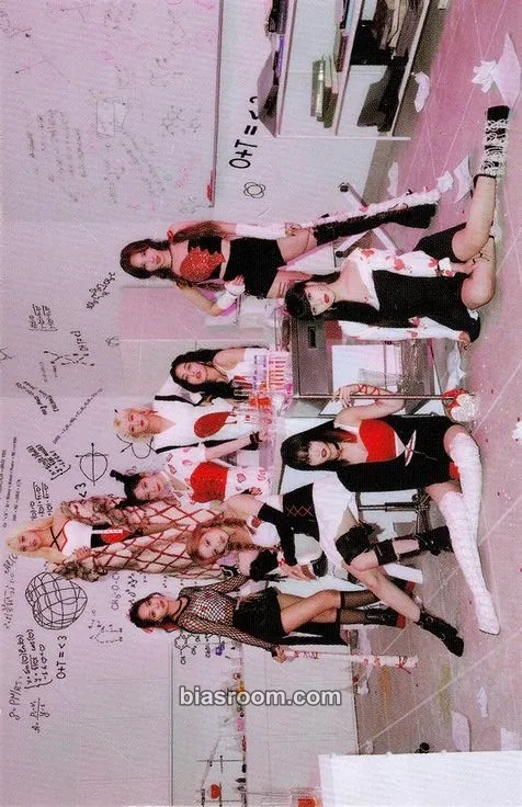 Formula of Love: O+T=<3 Photocard - TWICE - TWICE K-pop photocard
