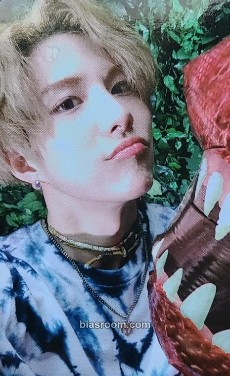 A.C.E - Wow - A.C.E Adventures in Wonderland Album album photocard day version