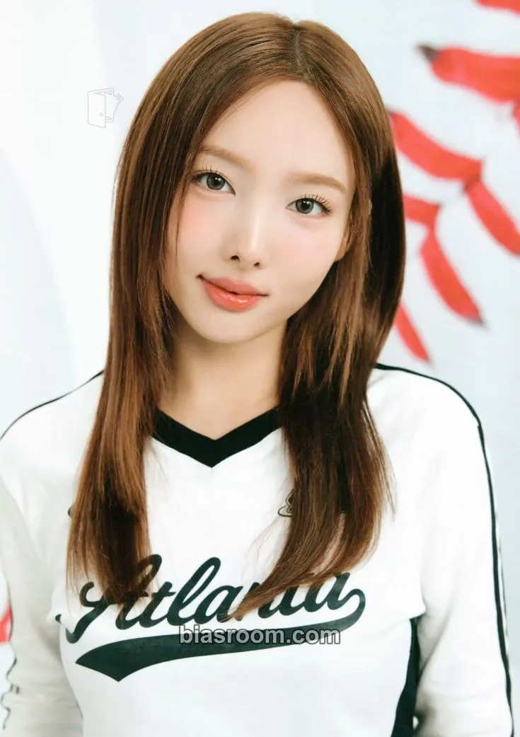 Nayeon HOME 9ROUND (9th Anniversary) Photocard - TWICE - TWICE K-pop photocard