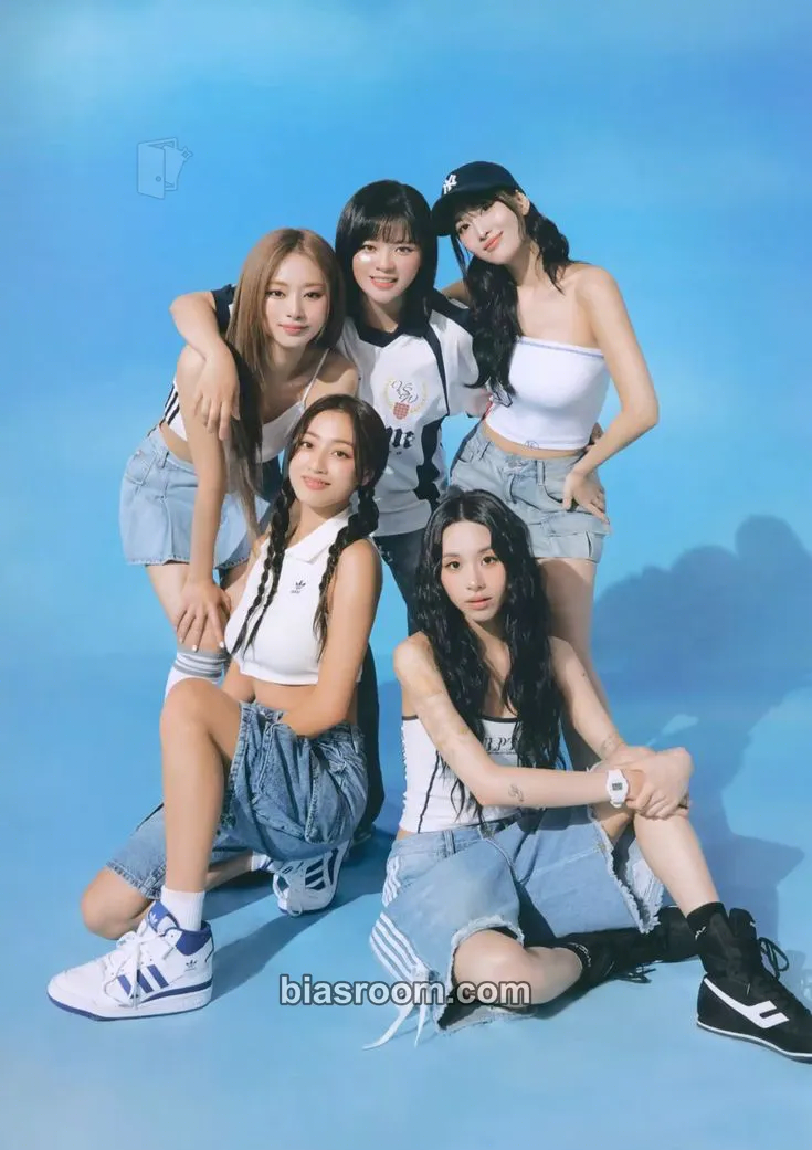 HOME 9ROUND (9th Anniversary) Photocard - TWICE - TWICE K-pop photocard