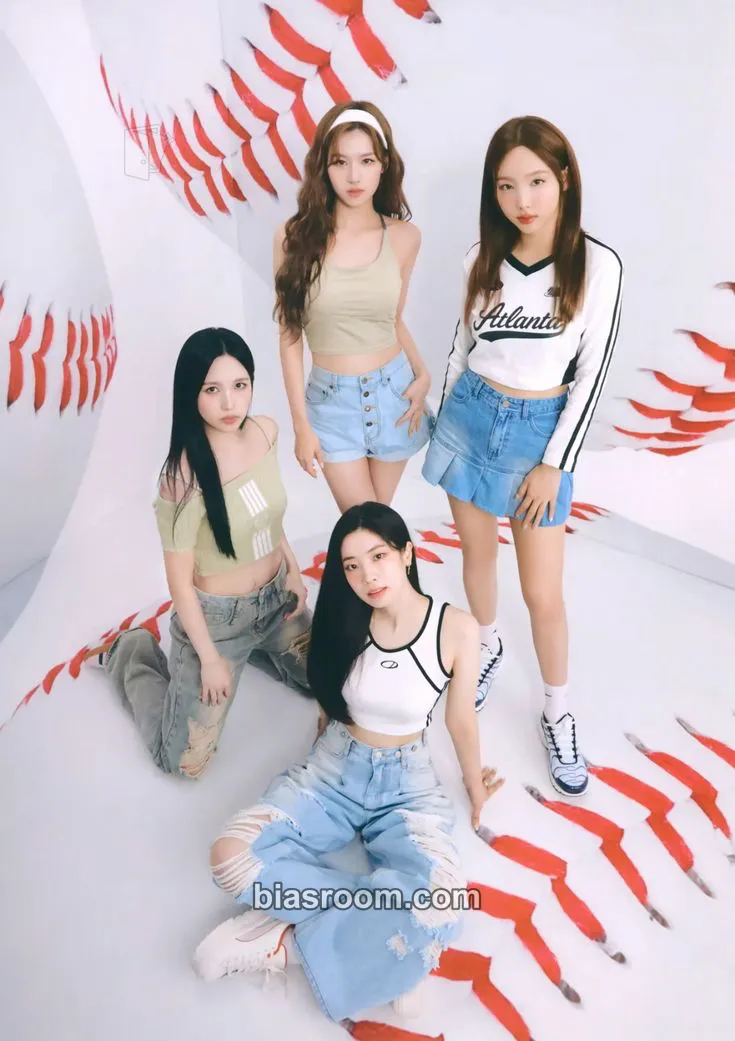 HOME 9ROUND (9th Anniversary) Photocard - TWICE - TWICE K-pop photocard