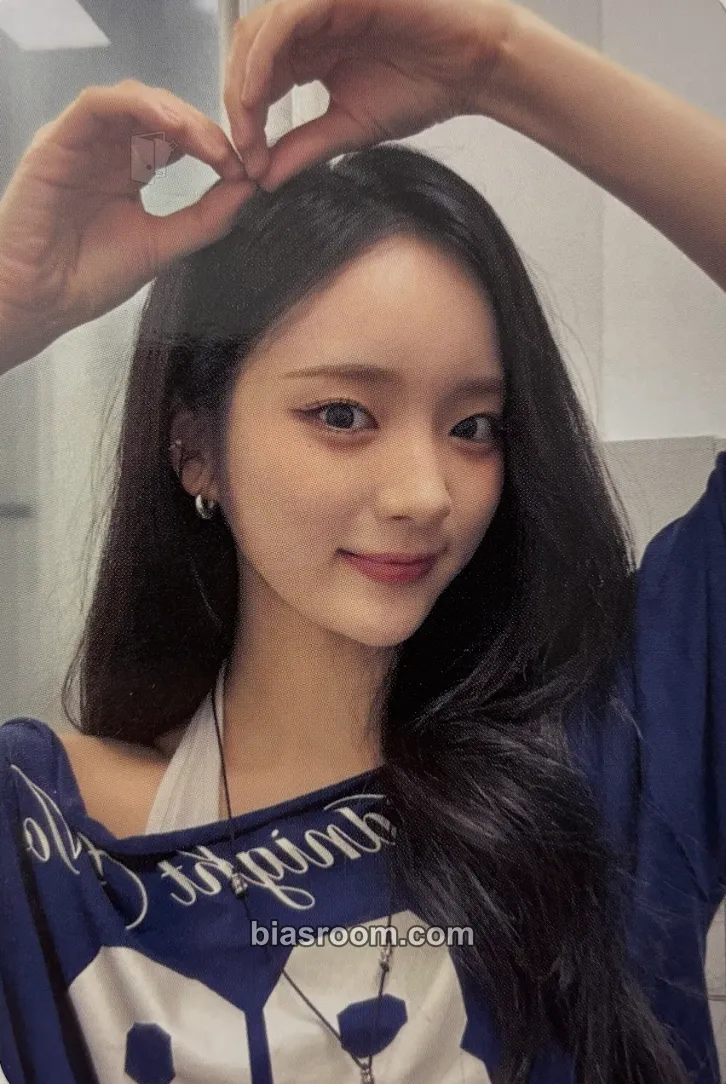 E.JI Wild Cherry Photocard - ICHILLIN’ - ICHILLIN’ K-pop photocard