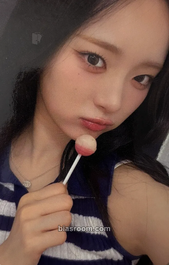 E.JI Wild Cherry Photocard - ICHILLIN’ - ICHILLIN’ K-pop photocard