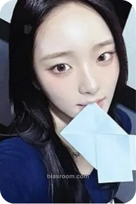 E.JI Wild Cherry Photocard - ICHILLIN’ - ICHILLIN’ K-pop photocard