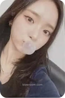 E.JI Wild Cherry Photocard - ICHILLIN’ - ICHILLIN’ K-pop photocard