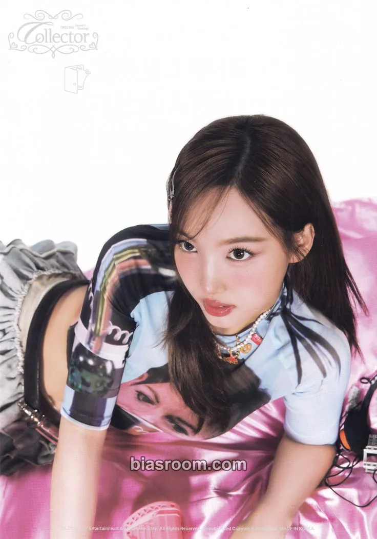 Nayeon 2025 Season’s Greetings: Collector Photocard - TWICE - TWICE K-pop photocard