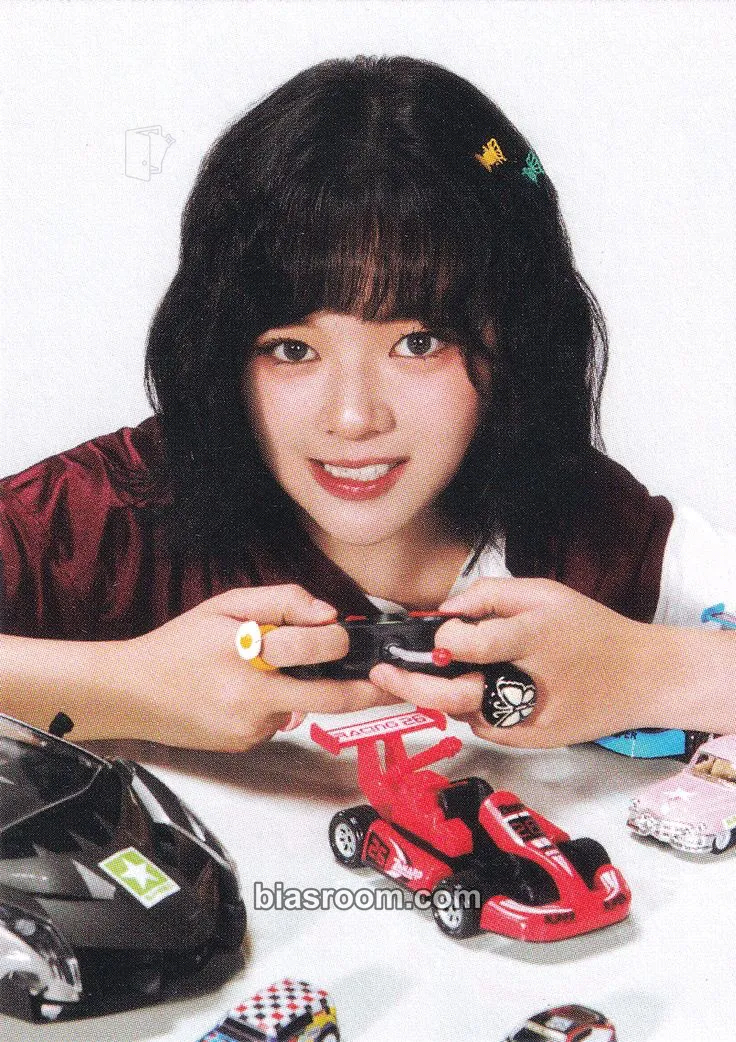 Jeongyeon 2025 Season’s Greetings: Collector Photocard - TWICE - TWICE K-pop photocard