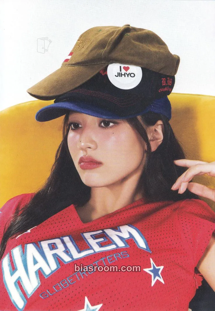 Jihyo 2025 Season’s Greetings: Collector Photocard - TWICE - TWICE K-pop photocard