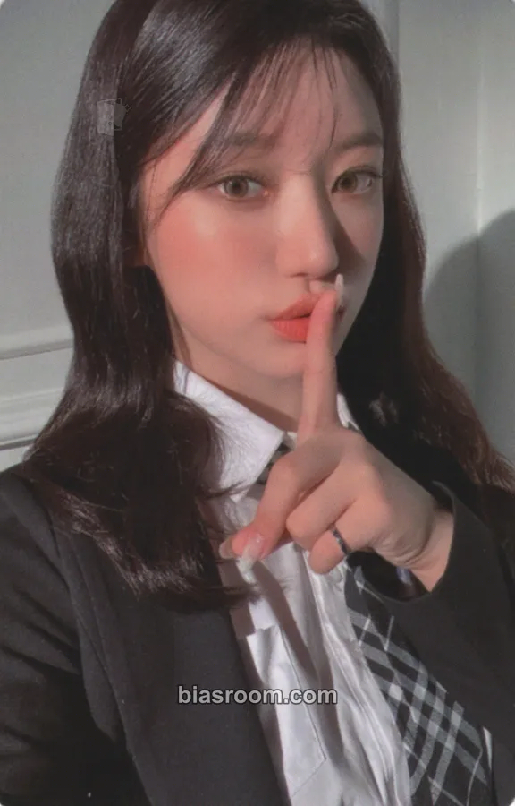 Siyoon The Billage of Perception: Chapter Two Photocard - Billlie - Billlie K-pop photocard