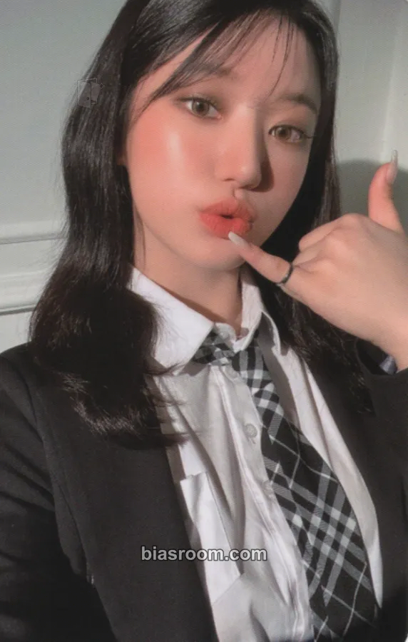 Siyoon The Billage of Perception: Chapter Two Photocard - Billlie - Billlie K-pop photocard