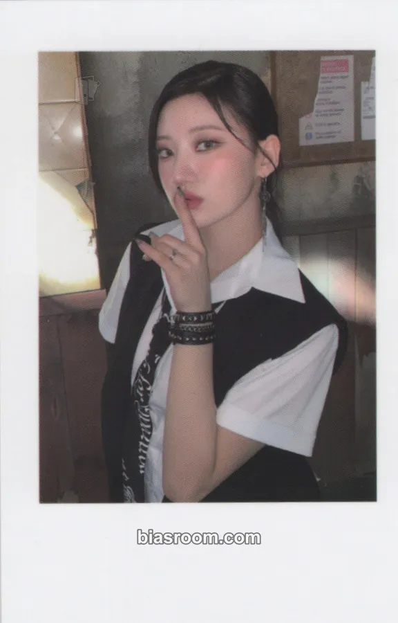 Siyoon The Billage of Perception: Chapter Two Photocard - Billlie - Billlie K-pop photocard