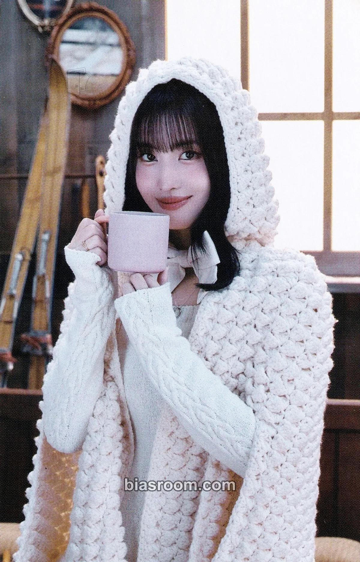 Momo 2024 JYP Japan Pop-up Store ‘SKI BAR’ Photocard - TWICE - TWICE K-pop photocard