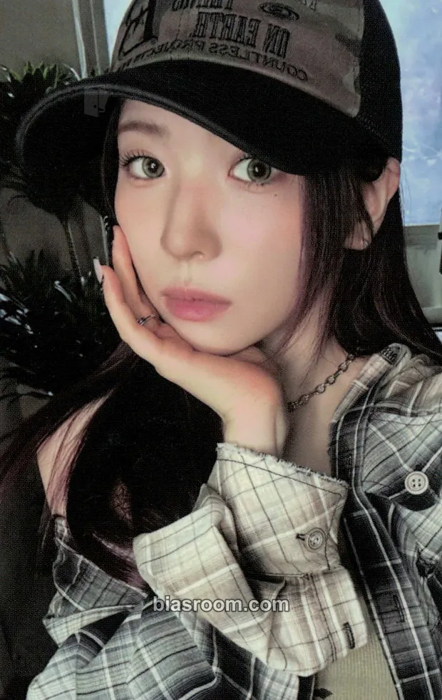 Maya LOVE LINE Photocard - NiziU - NiziU K-pop photocard