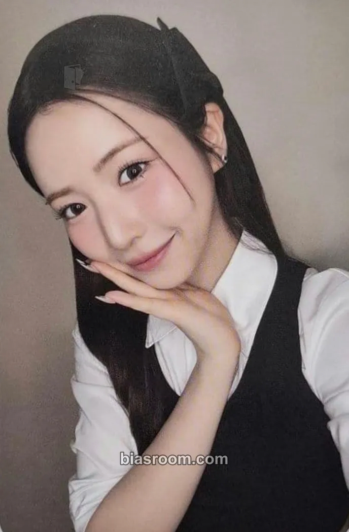 Maya LOVE LINE Photocard - NiziU - NiziU K-pop photocard