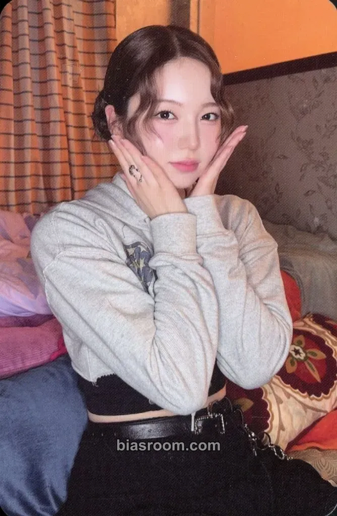 Ayaka LOVE LINE Photocard - NiziU - photocard K-pop NiziU