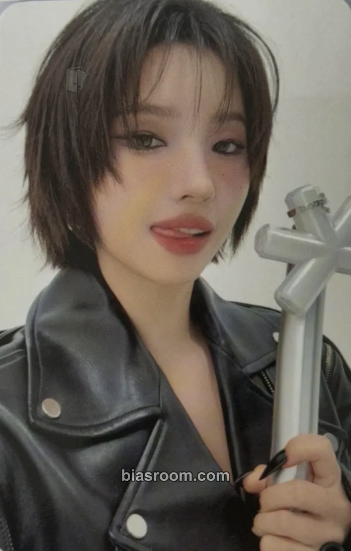 Soyeon Neverbong 3.0 Photocard - i-dle - i-dle K-pop photocard