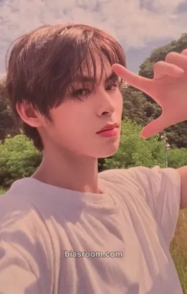AM8IC - Roux - Lukoie Album album photocard