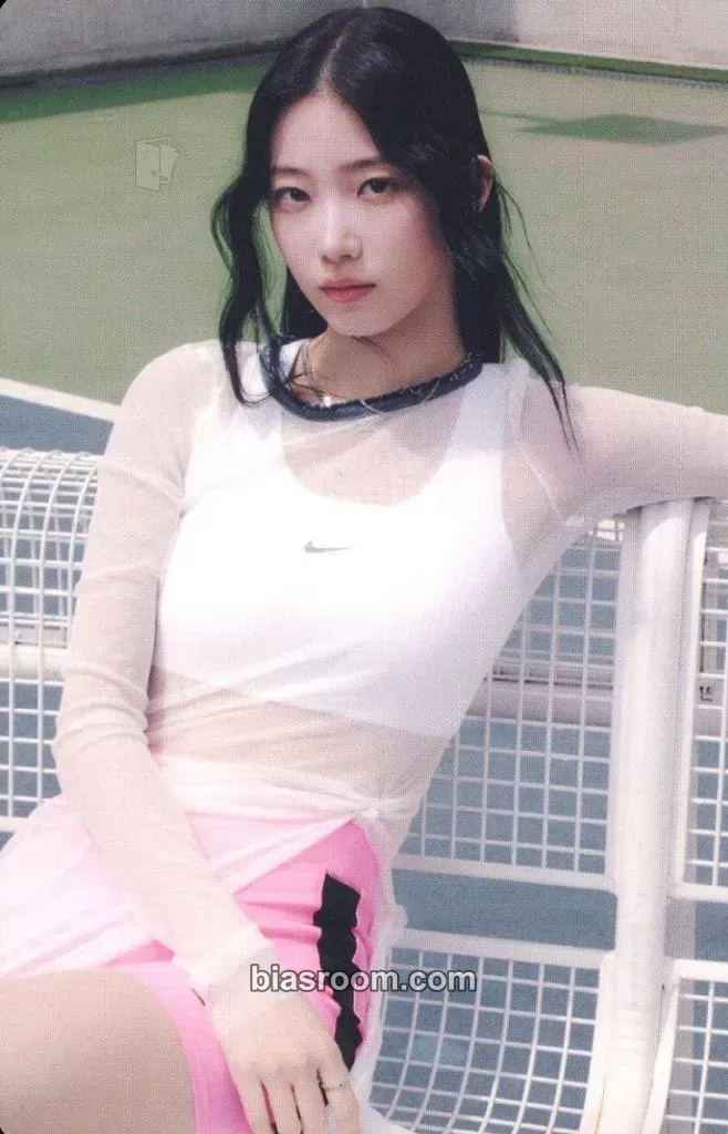 Kazuha UNFORGIVEN (Japanese Ver) Photocard - LE SSERAFIM - LE SSERAFIM K-pop photocard