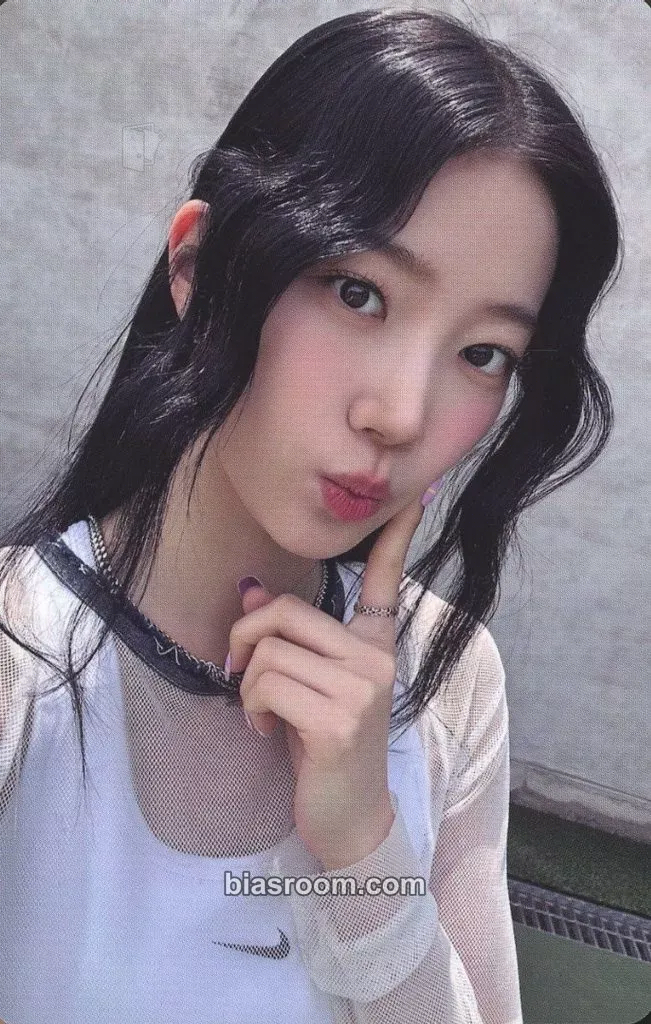 Kazuha UNFORGIVEN (Japanese Ver) Photocard - LE SSERAFIM - LE SSERAFIM K-pop photocard