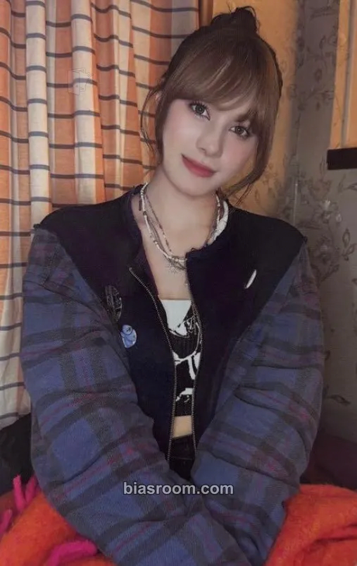 Nina LOVE LINE Photocard - NiziU - NiziU K-pop photocard