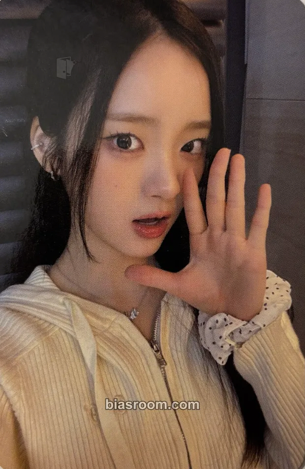 E.JI Wild Cherry Photocard - ICHILLIN’ - ICHILLIN’ K-pop photocard