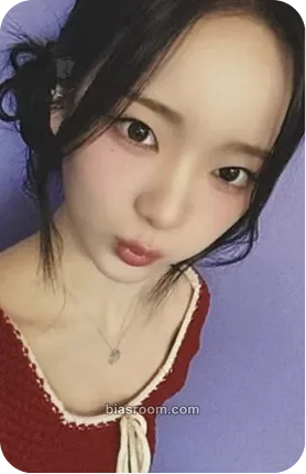 E.JI Wild Cherry Photocard - ICHILLIN’ - ICHILLIN’ K-pop photocard
