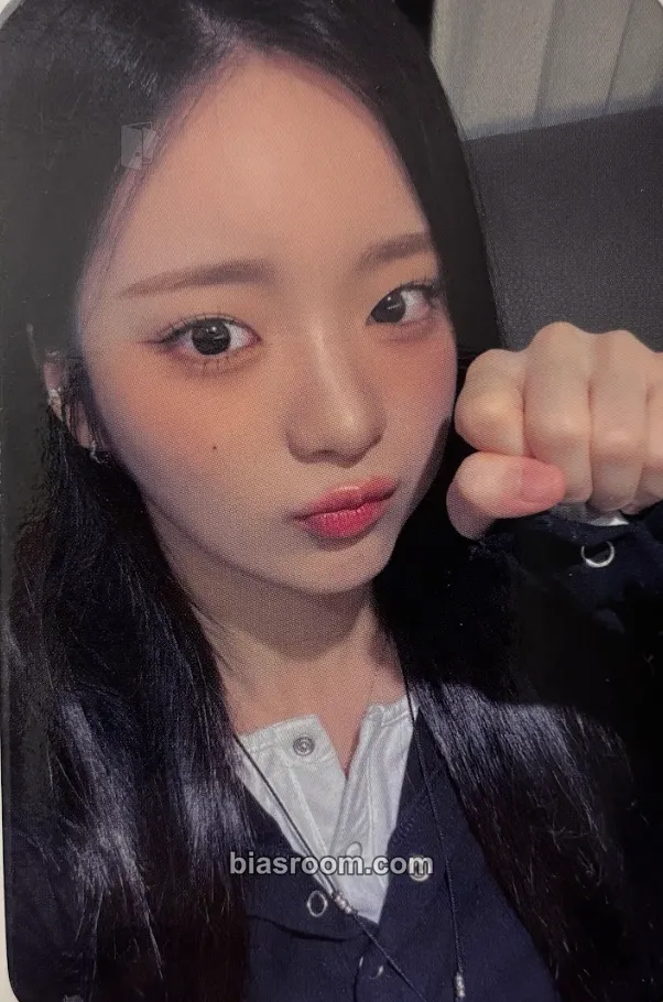 E.JI Wild Cherry Photocard - ICHILLIN’ - ICHILLIN’ K-pop photocard